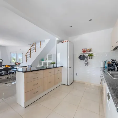 Modern With Great Location Villa *
