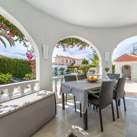 Villa Modern With Great Location