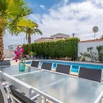 Modern With Great Location וילה