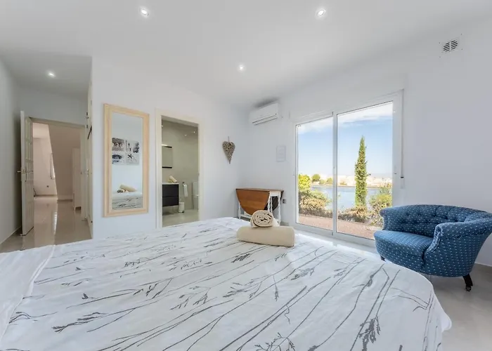 Вилла Modern With Great Location Сьюдад-Кесада